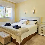 3 Bedroom With Sea Views And Private Pool